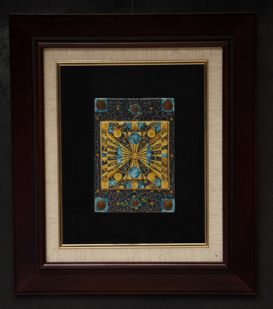 鈴木秀昭作「 陶額―Human Mandala」 ¥129,600 37×42(㎝) 